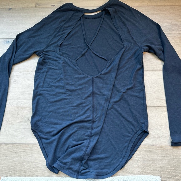Long Sleeve Open Back - Picture 1 of 5
